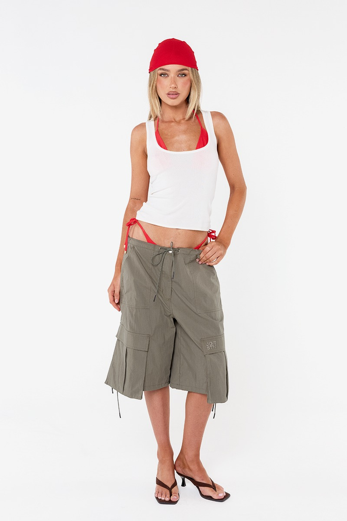 Jagger & Stone Kelly Cargo Jort in Khaki - photo 5
