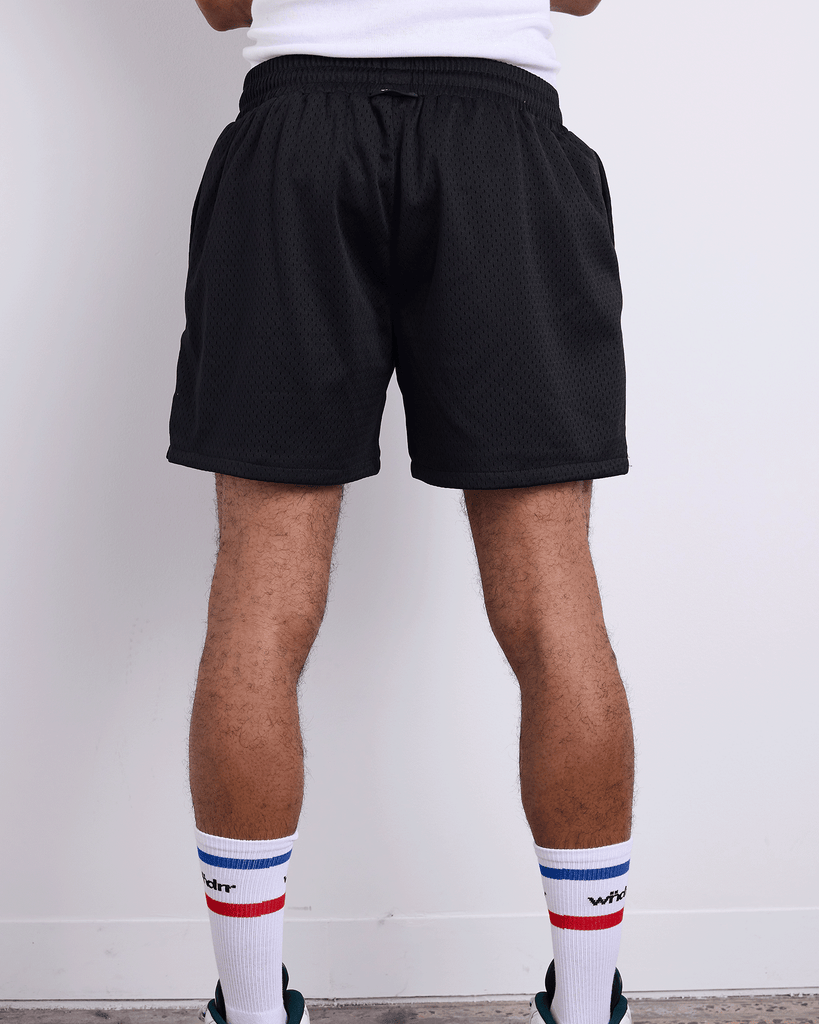 WNDRR Havok Mesh Short Black on model side