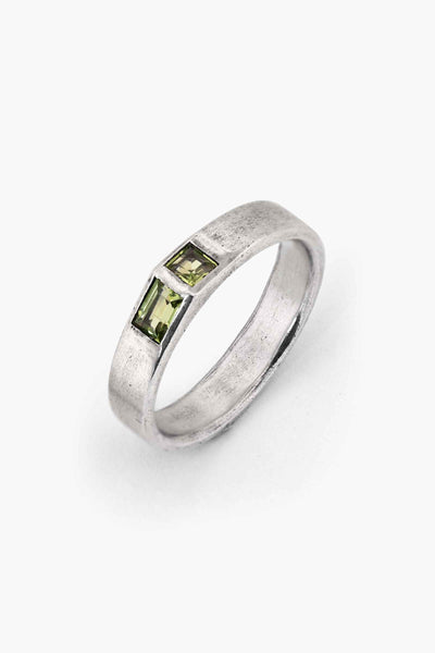 Sue The Boy Axis Peridot Ring in 925 sterling silver