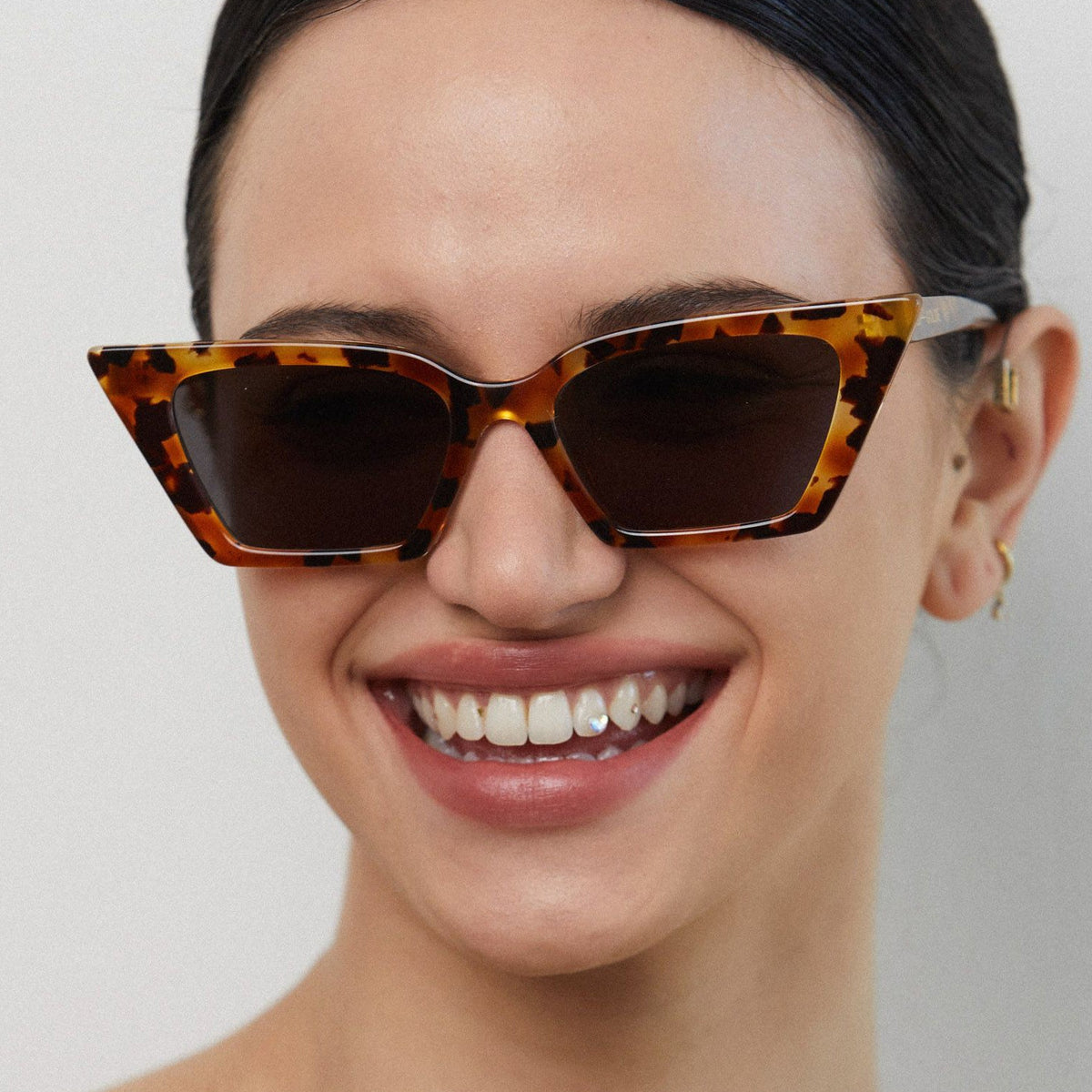 LU GOLDIE CLAUDIA SUNGLASSES TORTOISE Pretty Rad Store