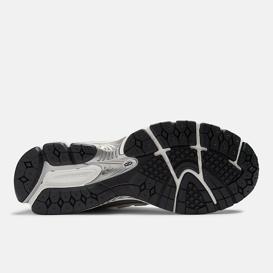 NEW BALANCE 1906R - GREY/SILVER