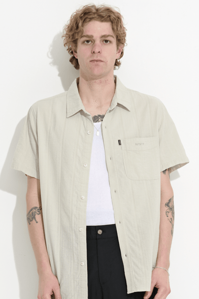 MISFIT APPAREL MENS S/S BUTTON UP SHIRTS MISFIT SUNCUT SS SHIRT - LIGHT ARTICHOKE