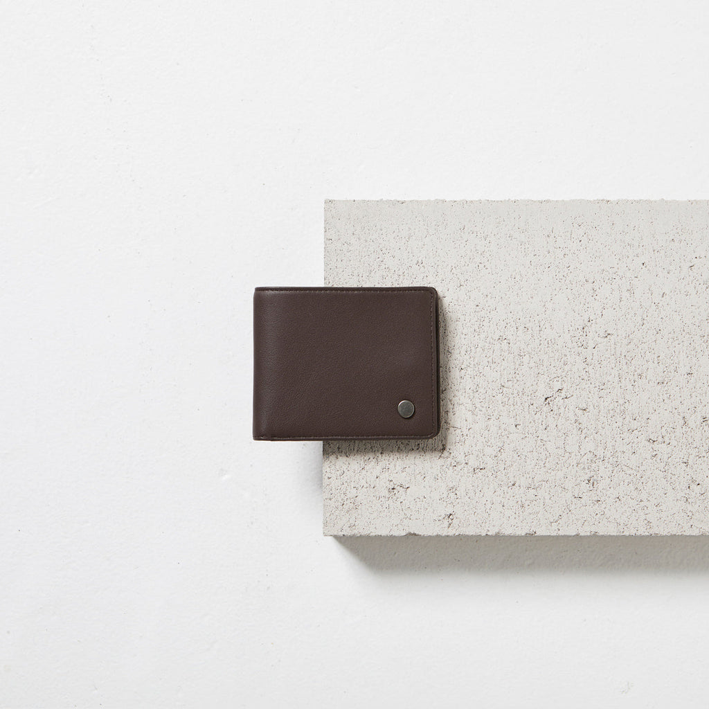 Leonard Wallet Chocolate lifestyle