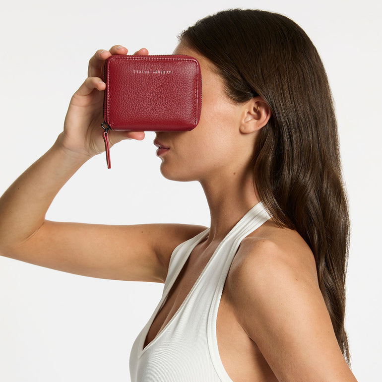 Wayward Wallet Rouge lifestyle