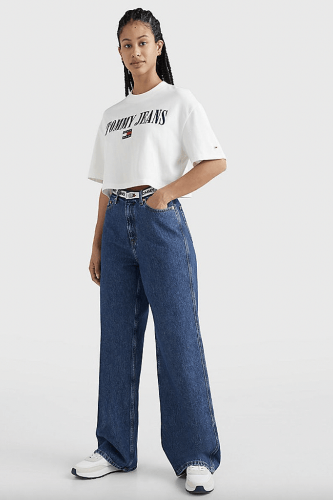 TOMMY JEANS LADIES TOPS & SHIRTS TOMMY JEANS CROP ARCHIVE 2 TEE - WHITE