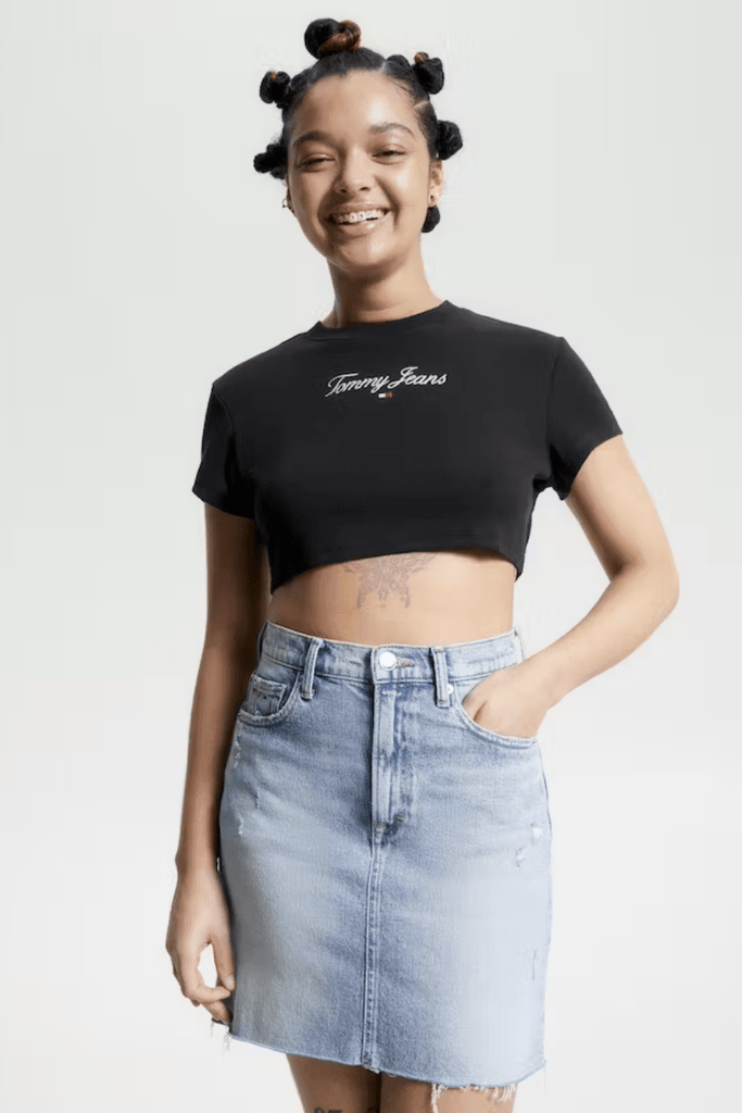 TOMMY JEANS TOPS TOMMY JEANS TJW ULTRA CROP ESSENTIAL 1 EMBRO CROP - BLACK
