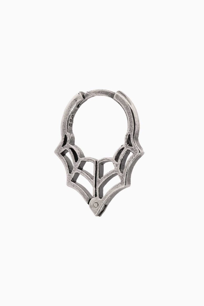 Sue The Boy Web Huggie single earring