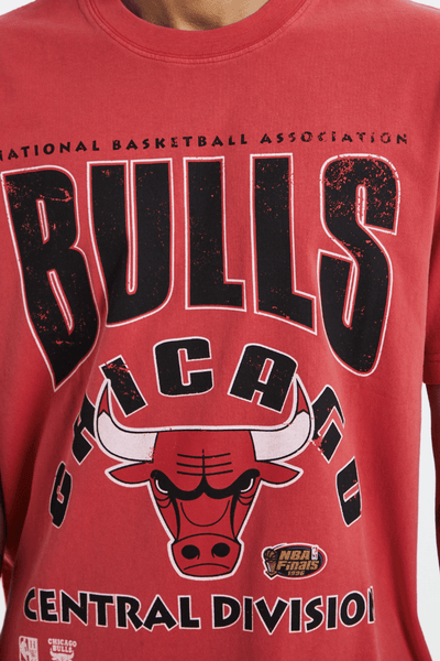 MITCHELL & NESS MENS T-SHIRTS M&N DIVISION ARCH BULLS TEE  - FADED RED