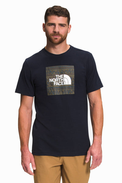 THE NORTH FACE TEES THE NORTH FACE BOXED IN TEE - DARK OLIVE