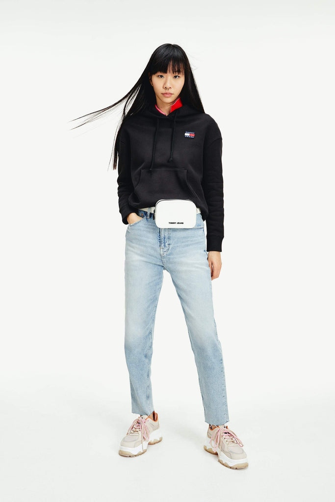 TOMMY JEANS HOODIES TOMMY JEANS BADGE HOODIE - BLACK