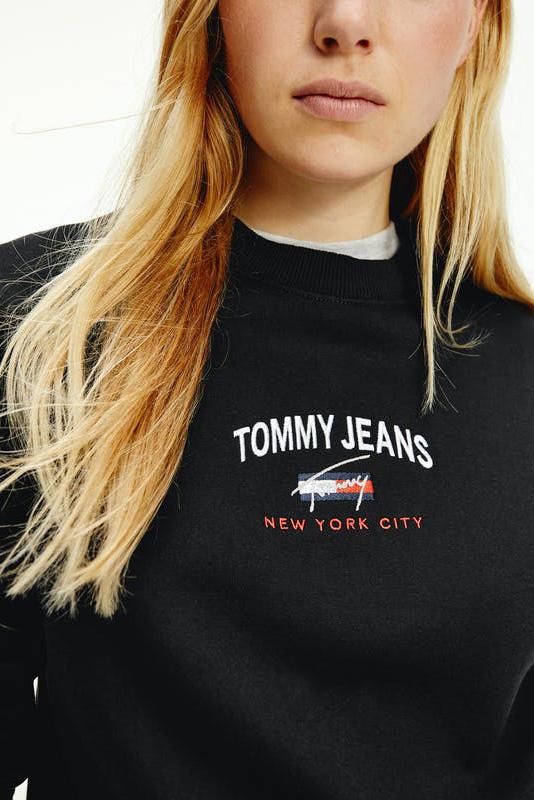 TOMMY JEANS JUMPER TOMMY JEANS TIMELESS SCRIPT LOGO CREW SWEATER - BLACK