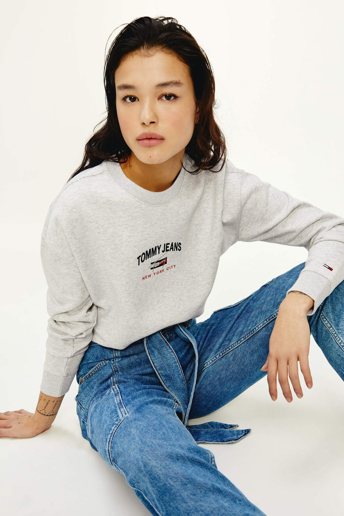 TOMMY JEANS JUMPER TOMMY JEANS TIMELESS SCRIPT LOGO CREW SWEATER - GREY