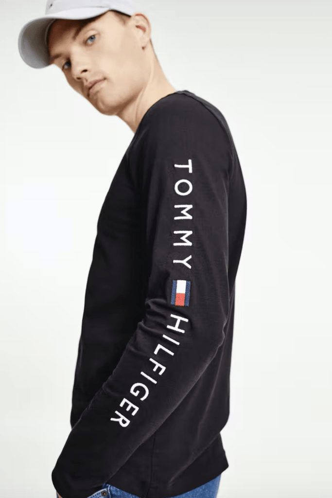 TOMMY JEANS ORGANIC JERSEY LOGO LONG SLEEVE T SHIRT BLACK
