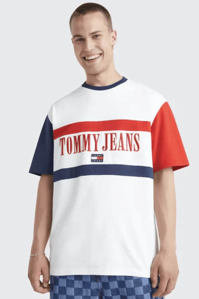 TOMMY JEANS MENS T-SHIRTS TOMMY JEANS SKATE ARC BLOCK TEE - WHITE