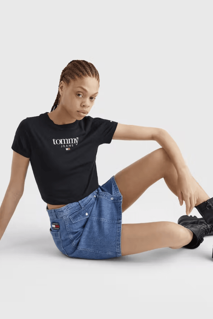 TOMMY JEANS TOPS TOMMY JEANS BABY CROP LOGO TEE -  BLACK