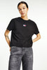 TOMMY JEANS TOPS TOMMY JEANS CENTRE BADGE TEE - BLACK
