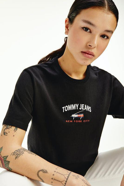 TOMMY JEANS TOPS TOMMY JEANS ORGANIC COTTON CROPPED FIT LOGO T-SHIRT - BLACK